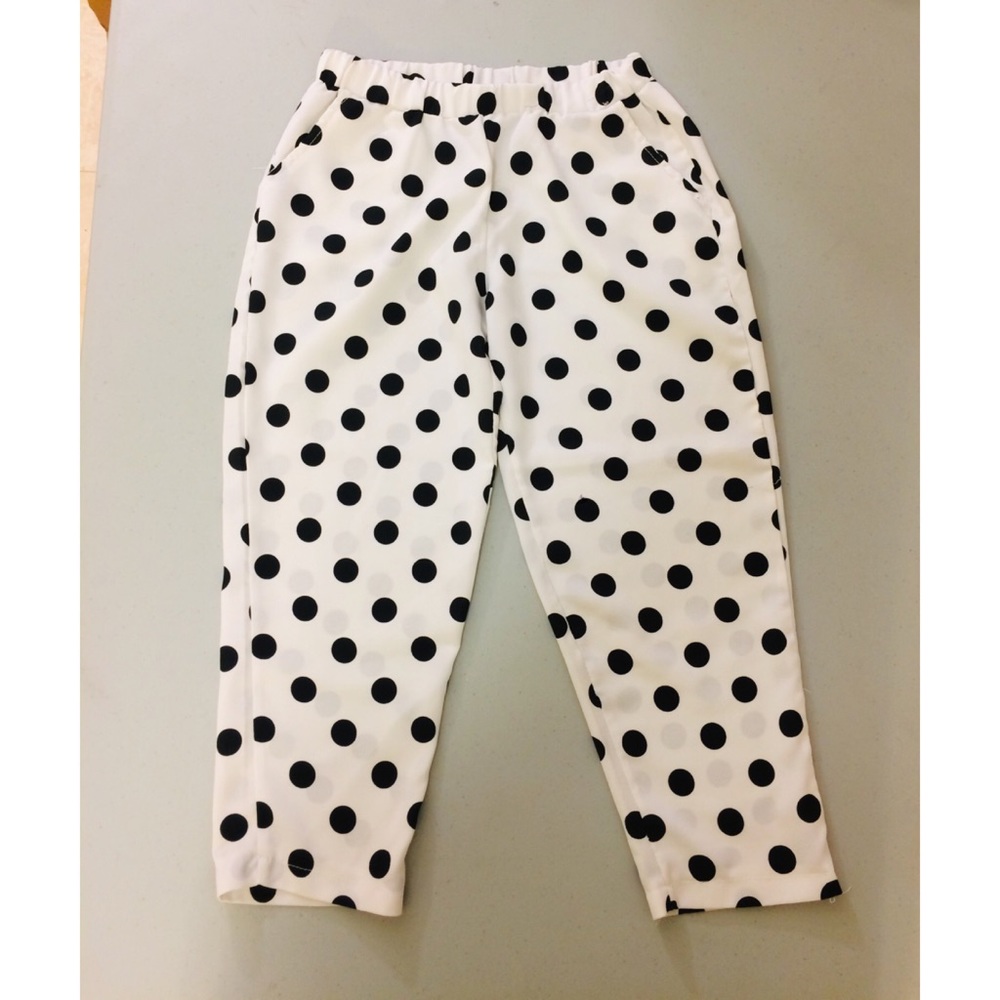Black and white polka dots capris pants